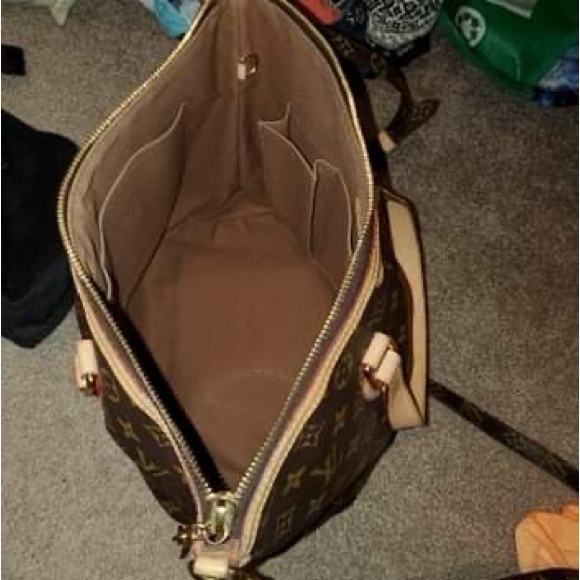 Louis Vuitton Brown Tote Bag with Iconic Monogram Pattern - Picture 13 of 15